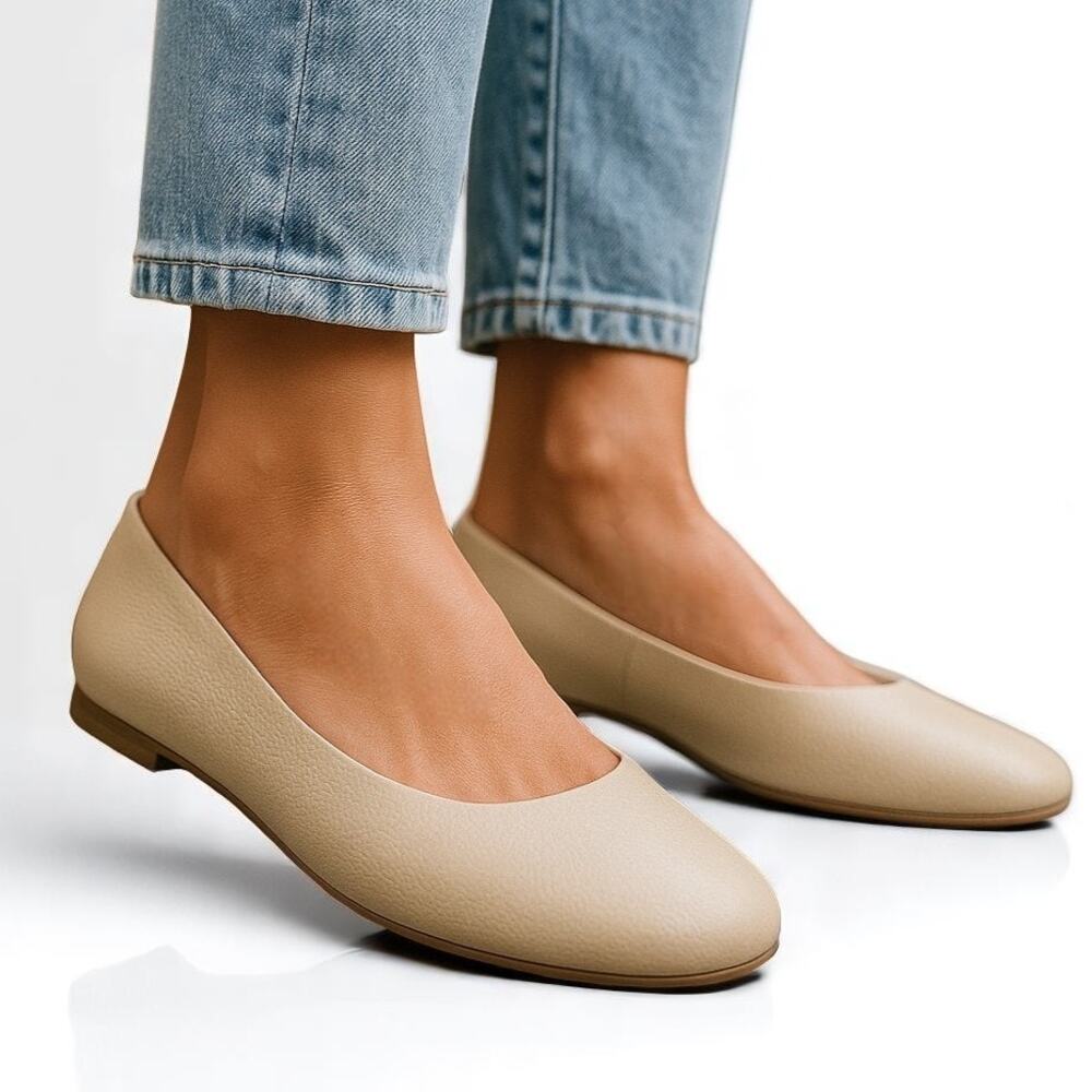 MIX NO 6 Tan Gator Pattern Round Toe Flats